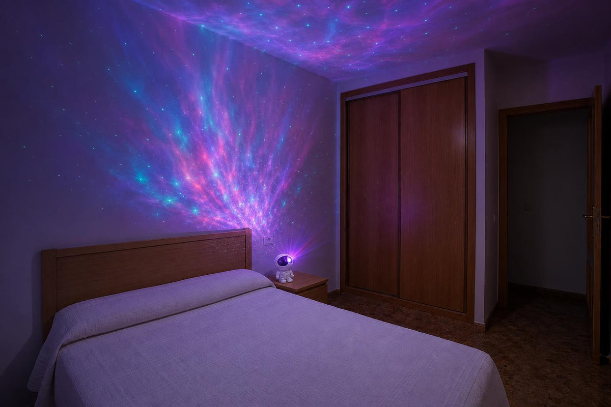 Proyector astronauta Aurora en un dormitorio de noche